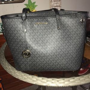 Michael Kors jet set medium tote